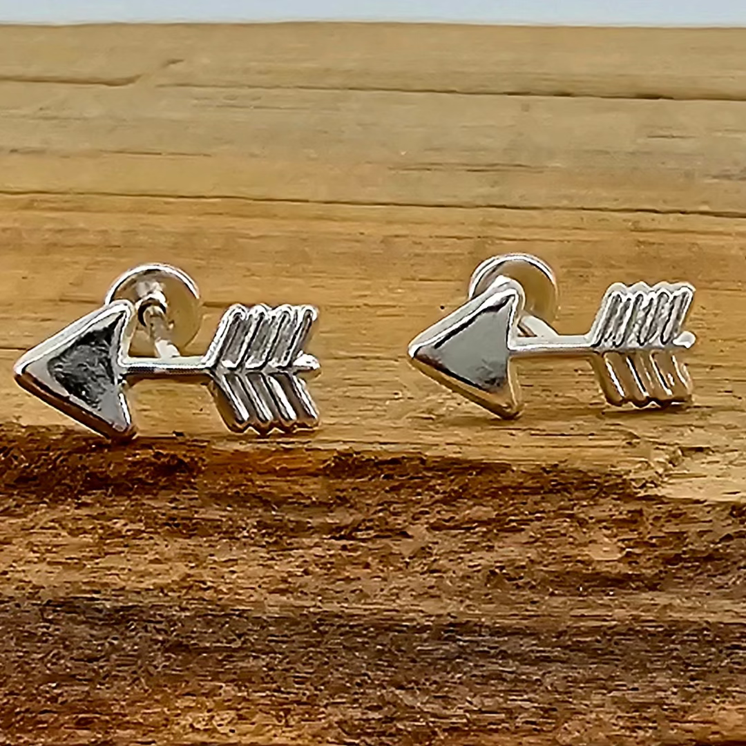 BROQUEL FLECHA PLATA .925