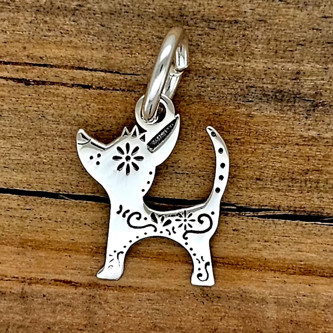 DIJE PERRO CHIHUAHUA PLATA .925