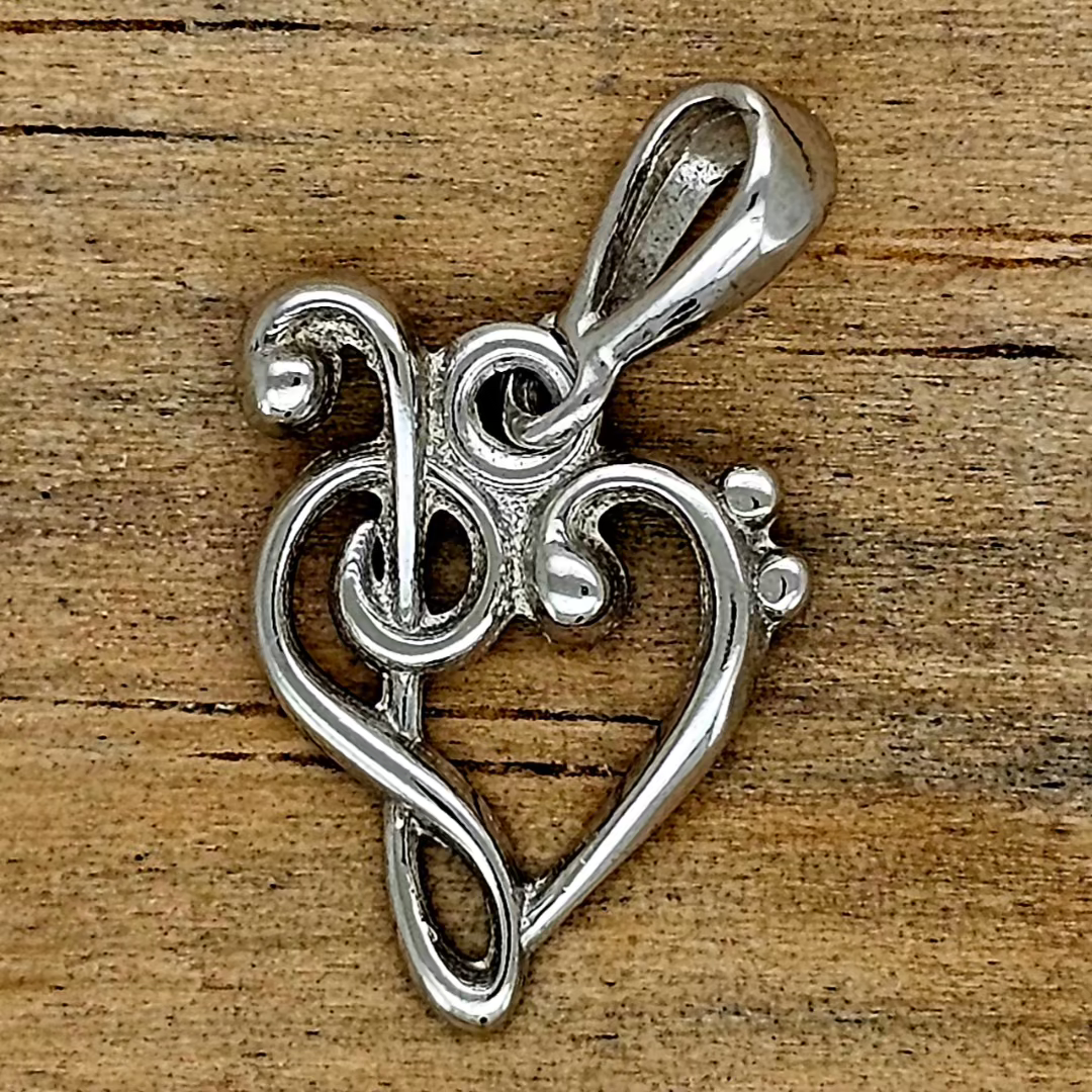 DIJE CORAZON MUSICAL PLATA .925