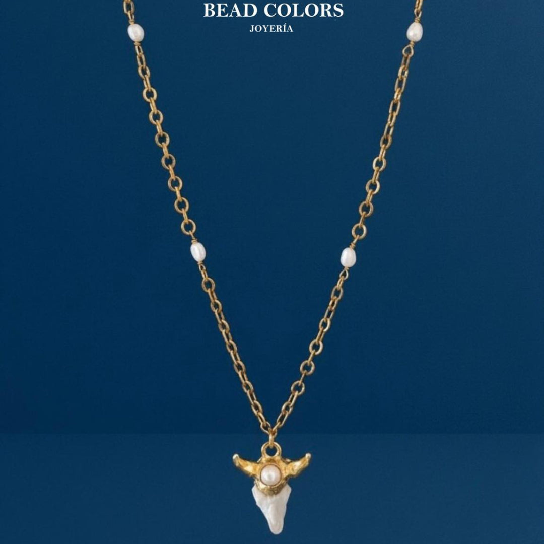COLLAR LARGO CABEZA DE TORO CON PERLA NAT. ACERO
